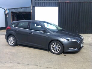 2017 - Ford Focus Manual