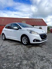 2017 - Peugeot 208 Manual