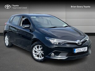 2017 - Toyota Auris Manual