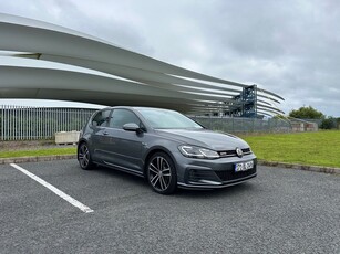 2017 - Volkswagen Golf Manual