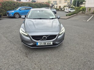 2017 - Volvo V40 Manual