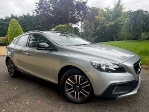 2017 - Volvo V40 Manual