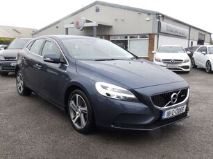 2018 - Volvo V40 Manual