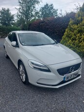 2018 - Volvo V40 Manual