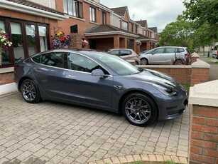 2020 - Tesla Model 3 Automatic