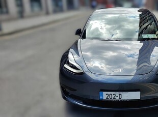 2020 - Tesla Model 3 Automatic