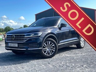 2022 - Volkswagen Touareg Automatic