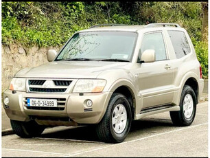 MITSUBISHI PAJERO