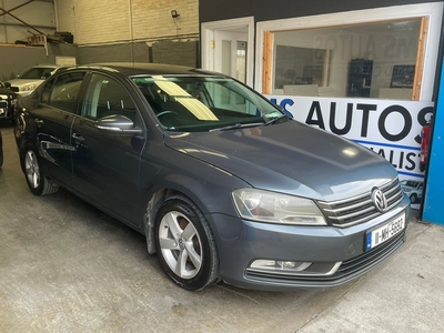 2011 - Volkswagen Passat Manual