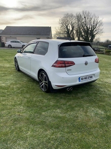 2016 - Volkswagen Golf Manual