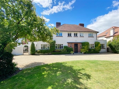 avondale, 9 hillside drive, castle park, rathfarnham, dublin 14 d14e958