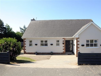 8 St John's Court, Wellingtonbridge, Wexford