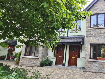 3 Mac Raghnaill Court Lough Rynn, Mohill