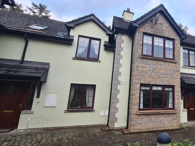 11 Mac Raghnaill Court Lough Rinn, Mohill