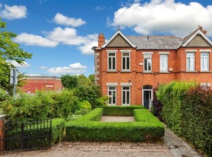 6 Holyrood Park, Sandymount, Dublin 4