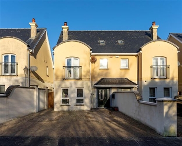 28 Waterside , Castleheights , Carrigaline, Cork