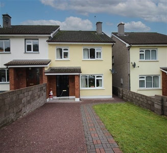 35 Oakwood, Macroom, Cork