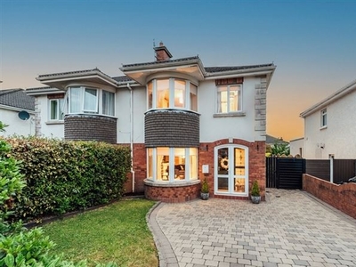 32 Oakglade, Blessington Road, Naas, Co. Kildare. W91 NVE0