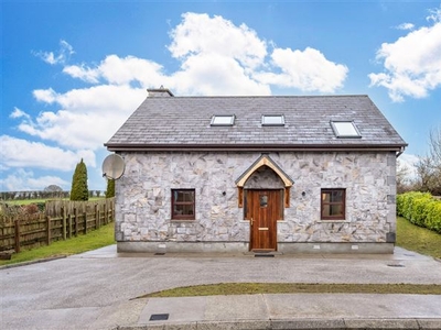 8 Oakwood View, St. Joseph's Road, Portumna, Co. Galway