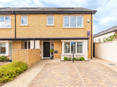 17 Larkfield Walk, Leopardstown, Dublin 18