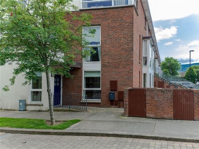 16 Levmoss Avenue, The Gallops, Leopardstown, Dublin