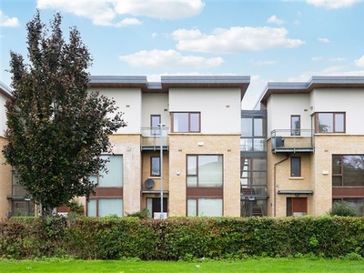 8 Castlegate Park, Adamstown, Dublin