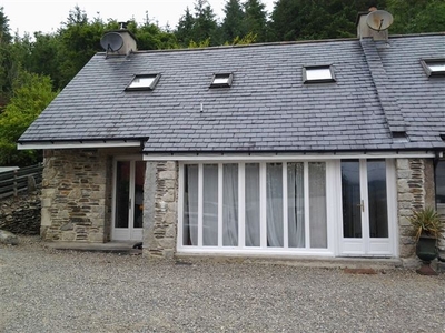 Cottage No. 1 Rosnastraw Courtyard, Rosnastraw, Tinahely, Wicklow