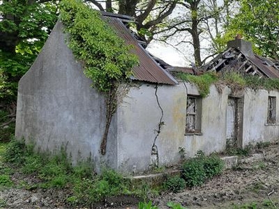 Cottage refurbishment opportunity on Pucks Castle Lane, Rathmichael, Dublin 18