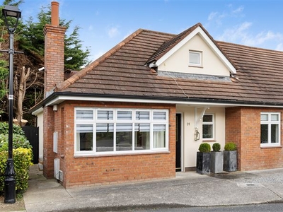 31 Hampton Crescent, St Helen's Wood, Booterstown, County Dublin