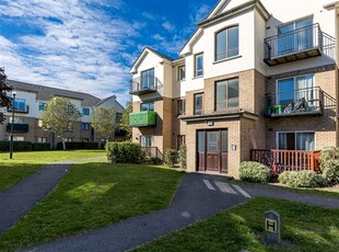 33 The Green Larch Hill, Santry, Dublin 9