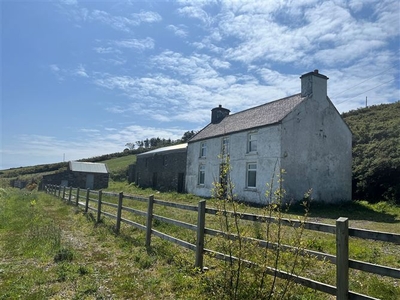 Ref 1067 - Old Farmhouse & Outbuildings, Ballynabloun, Ballinskelligs, Kerry