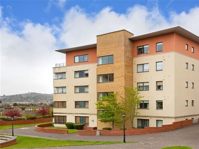 72 The Oval, Tullyvale, Cabinteely, Dublin 18