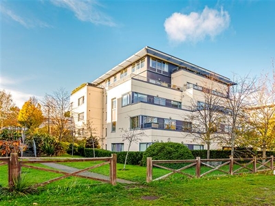 14 Mercer House, Brennanstown Square, Cabinteely, Dublin 18